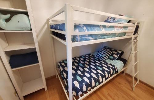 Racine Casa | Nautical Splash Pad Spacious 3bdrm Cedar Hot tub Wifi Hulu DisneyPlus Coffee Espresso Bar