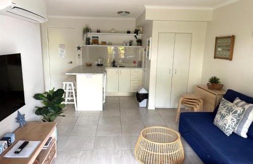 Noosaville Apartamento | Nautical Stylish Ground Level 1 Bedroom Unit