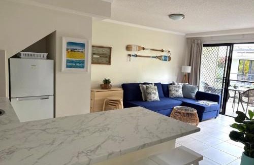 Noosaville Apartamento | Nautical Stylish Ground Level 1 Bedroom Unit