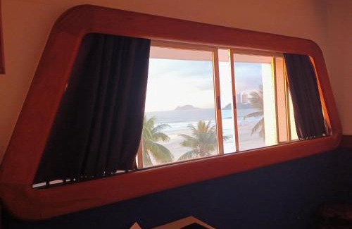 Pitangueiras Apartamento | Nautical Theme Apartment Facing the Spectacular Sea