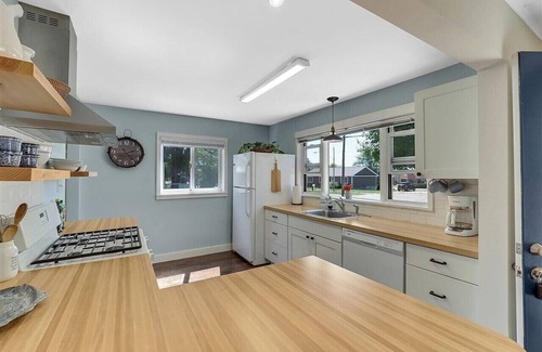 Boyne City Casa | Nautical Themed - Downtown Boyne City Getaway Close to the Lake