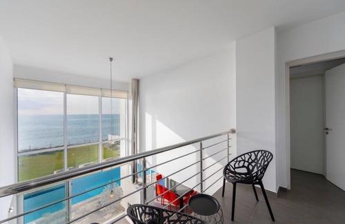 Kissonerga Villa | Nautilus Beach Villa, villa privada de 5 camas frente a la playa, increíbles vistas al mar / atardecer