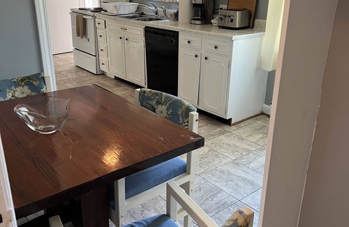 Norfolk Casa | Naval Base Home - 5BR/2BA - Wi-Fi, Pet Friendly, Parking, Extended Stays Welcome