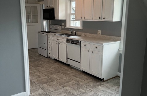 Norfolk Casa | Naval Base Home - 5BR/2BA - Wi-Fi, Pet Friendly, Parking, Extended Stays Welcome