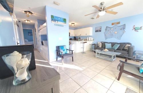 Navarre Beach Apartamento | Navarre Beach Landing - Beach Gear Included - Walk to Beach - Sunset Views