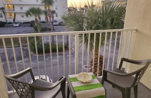 Navarre Beach Apartamento | Navarre Beach Landing - Beach Gear Included - Walk to Beach - Sunset Views