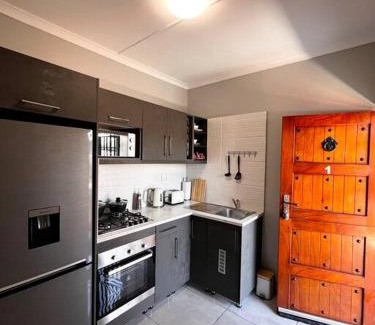 Germiston Apartamento | Navy Pearls
