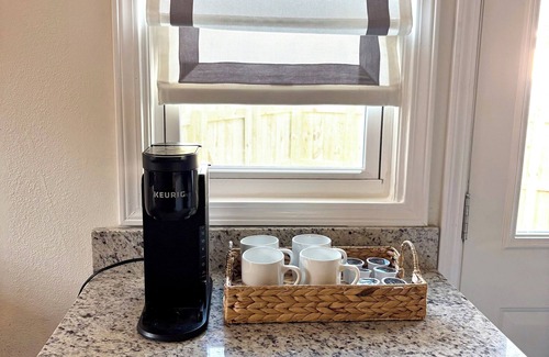 Navy Point Casa | Navy Point Pet Friendly 2 bedroom 1 bathroom cozy home.