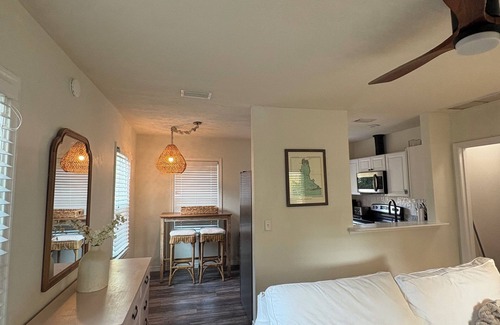 Navy Point Casa | Navy Point Pet Friendly 2 bedroom 1 bathroom cozy home.