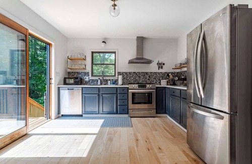 Hollowville Casa | Navywood: Scandi | Peaceful | Red Hook/Rhinebeck
