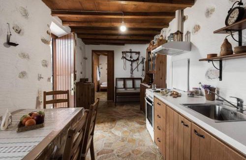 Naxos Casa | Naxos Alyko Traditional Vacation House 'Mitatos'