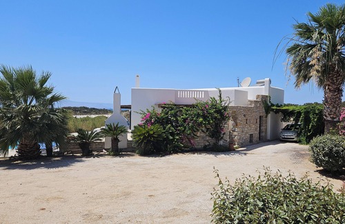 Naxos Villa | Naxos Waterfront Villa con piscina y vista panorámica.