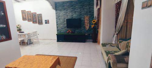 Kota Tinggi Apartamento | NazAnie Homestay