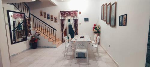 Kota Tinggi Apartamento | NazAnie Homestay
