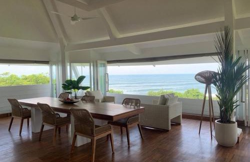 Kediri Apartamento | Nazaré - Luxury Penthouse with 270 Degree Kedungu Beach View by Triang Villas