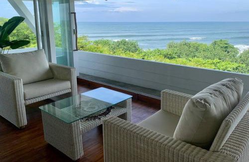 Kediri Apartamento | Nazaré - Luxury Penthouse with 270 Degree Kedungu Beach View by Triang Villas