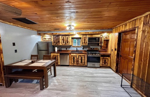 Cabins Cabina | Cozy 2-bedroom, river access, near Smoke Hole, Seneca Rocks & Dolly Sods