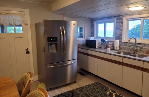 Jeddo Cabaña | Cozy Lake Huron cottage, With internet, summer months beach access.