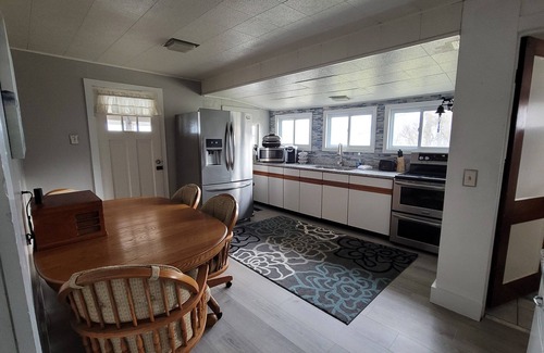 Jeddo Cabaña | Cozy Lake Huron cottage, With internet, summer months beach access.