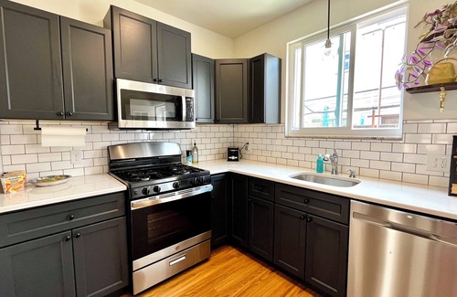 South Philadelphia Casa | Cozy South Philly Home 2BR near Passyunk Ave, Citizens Bank Park, The Linc, FDR