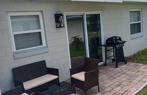 Pine Hills Casa | Cozy Vacation home in Orlando close to Disney, Universal and shopping outlets.