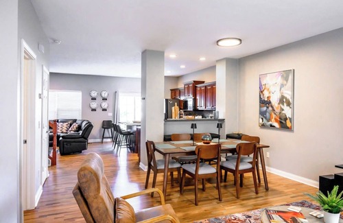 Roseland Casa | ND Luxury Townhome 8 min to ND Stadium!