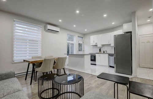 Cote-Des-Neiges—Notre-Dame-De-Grace Apartamento | NDG Loft |A Contemporary Urban Retreat