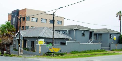 Quigney Beach Casa | Ndiles-69Tennyson