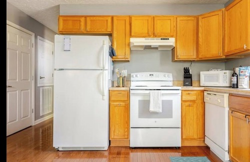 Historic Montford Apartamento | Downtown walkable 2-bedroom with everything needed for two couples or more.