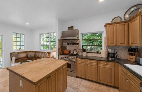 Northeast Coconut Grove Casa | NE Coconut Grove pool home, family & pet friendly, huge yard, & guest house.