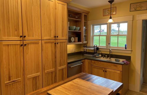 Sunapee Casa | NE Farm House w/en suite bathrooms - 4 mins from Harbor/7 mins to Mountain!