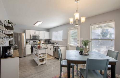 Cibolo Casa | NE SA Retreat | Fire Pit Patio Family Fun