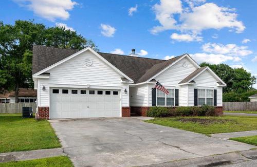 North Charleston Casa | Near Airport-20 Min to Downtown- Chucktown Retreat