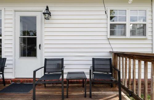 North Charleston Casa | Near Airport-20 Min to Downtown- Chucktown Retreat