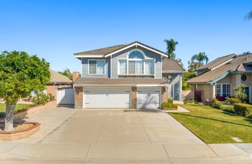 Ontario Casa | Near Airport and Outlet Mall 6 bedroom large house