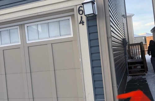 Calgary Casa | Near airport