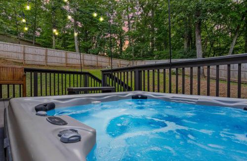 Mills River Casa | Near Asheville Hot Tub Fire Pit BBQ Sleeps 10