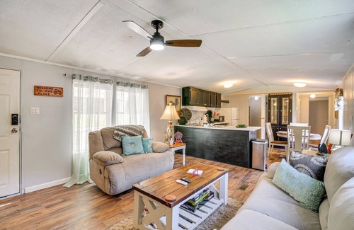 Eriline Cabaña | Near ATV & Hiking Trails: Home w/ Deck in Oneida!