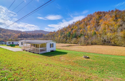 Eriline Cabaña | Near ATV & Hiking Trails: Home w/ Deck in Oneida!