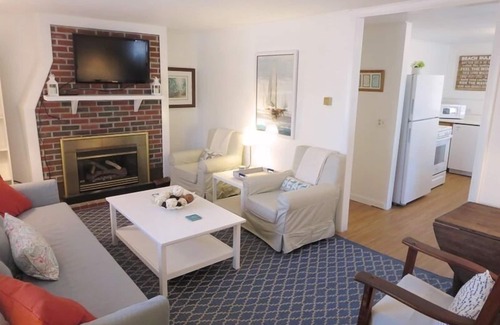 Harwich Center Casa | Whip-o-Will Woods - Se admiten mascotas, ¡todo nuevo! AC y Wifi! Ducha al aire libre también!