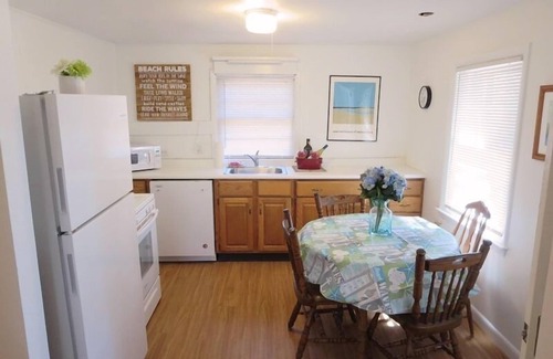 Harwich Center Casa | Whip-o-Will Woods - Se admiten mascotas, ¡todo nuevo! AC y Wifi! Ducha al aire libre también!