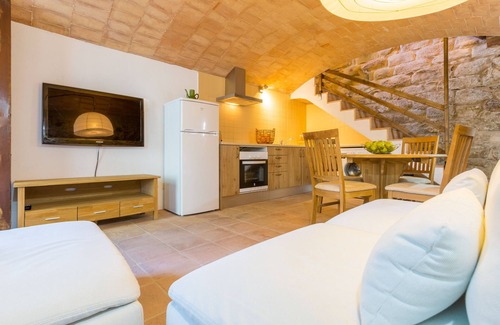 Cruilles Casa | Cerca de las playas. Casa de piedra con estilo en el pueblo medieval