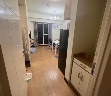 Kapitolyo Apartamento | Near Bgc Makati Ortigas 1Br Wi-Fi Netflix balcony
