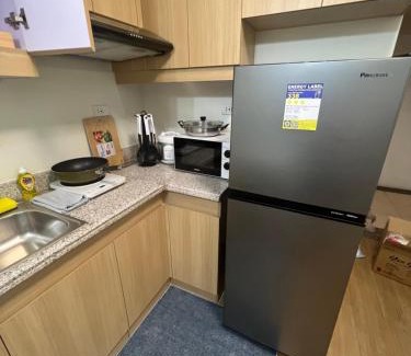 Kapitolyo Apartamento | Near Bgc Makati Ortigas 1Br Wi-Fi Netflix balcony