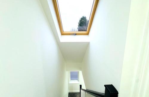Quinton Apartamento | Near Birmingham - Quiet Retreat - Private Parking