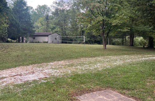 Heltonville Cabina | Near Blmgtn, Monroe Lake, Hoosier National, Harden Ridge, Paynetown State Park.
