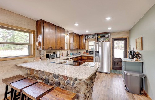 Magazine Cabina | Near Blue Mountain Lake & ATV Trails: Cabin Escape