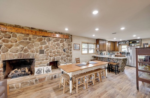 Magazine Cabina | Near Blue Mountain Lake & ATV Trails: Cabin Escape