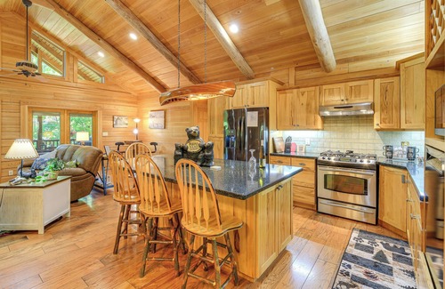 North Fork Township Cabina | Near Boone-Custom Built Cabin: 3 BR 3 BA w/Hot Tub