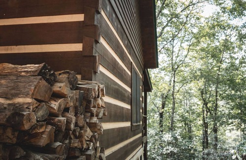 Purlear Cabina | Near Boone | Mountain Laurel Cabin | Firewood | Privacy